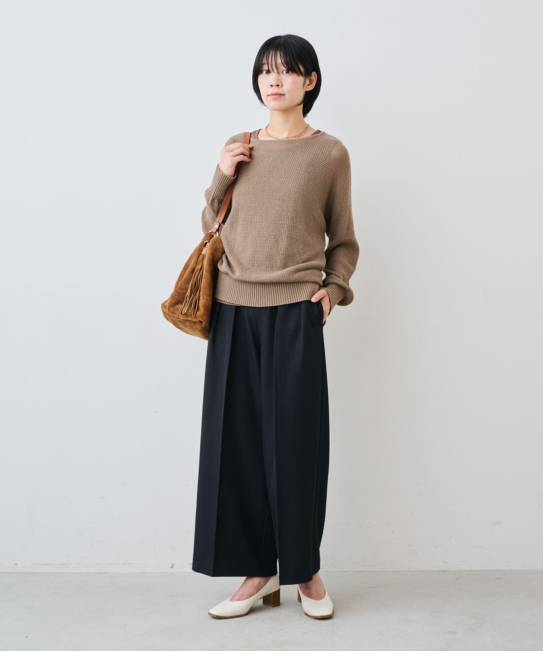 IEDIT|IEDIT[イディット]　まるっとカバーして美脚をキープ！ インタックデザインの最愛セミワイドパンツ（WEBサイズ）|モデル身長：163cm　着用サイズ：M