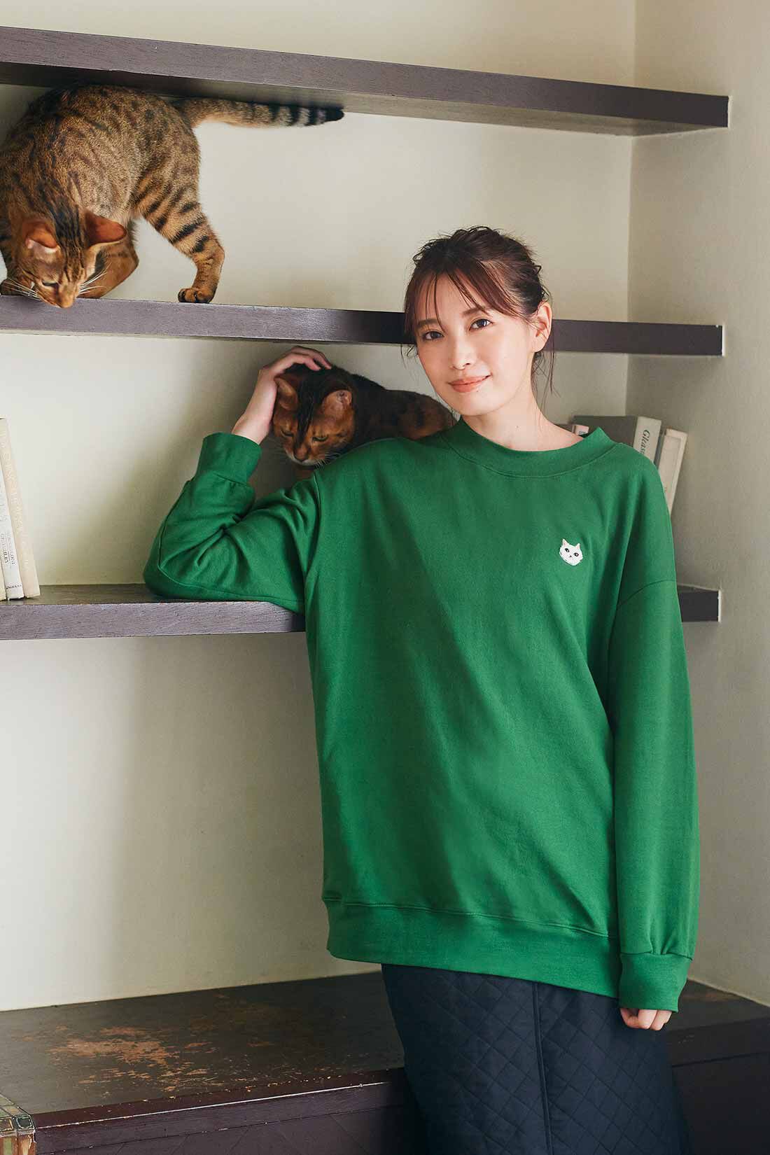 IEDIT|宮田聡子さん&times;猫部&times;IEDIT[イディット]　さがら刺しゅうのワンポイント猫がかわいい裏毛プルオーバー〈ホワイト〉