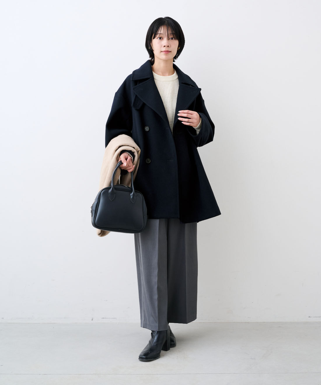 IEDIT|美脚をキープ インタックデザインの最愛セミワイドパンツ〈ダークグレー〉のコーディネート