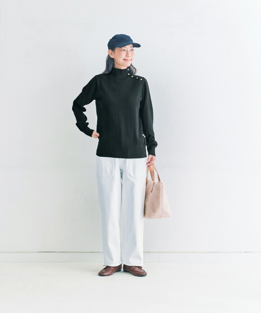 and myera|裏フリース ホワイト パンツのコーディネート