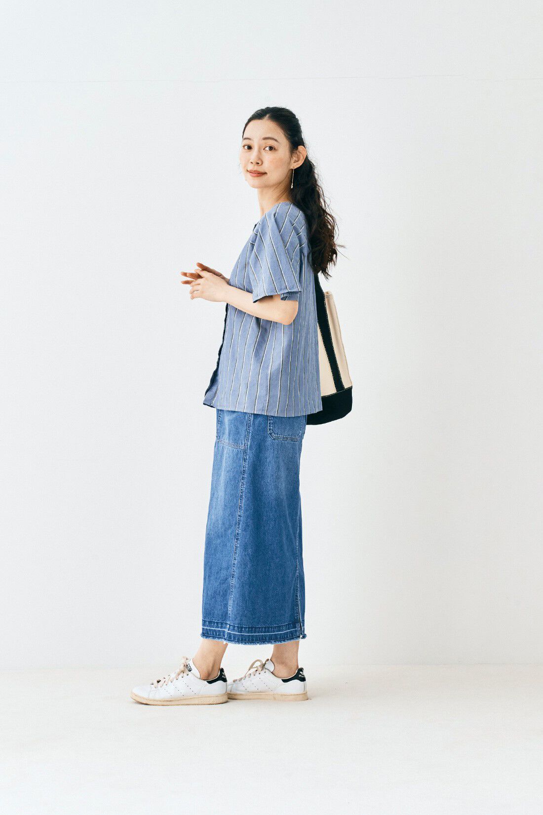 and myera|ａｎｄ　ｍｙｅｒａ台形のデニムスカートのコーディネート