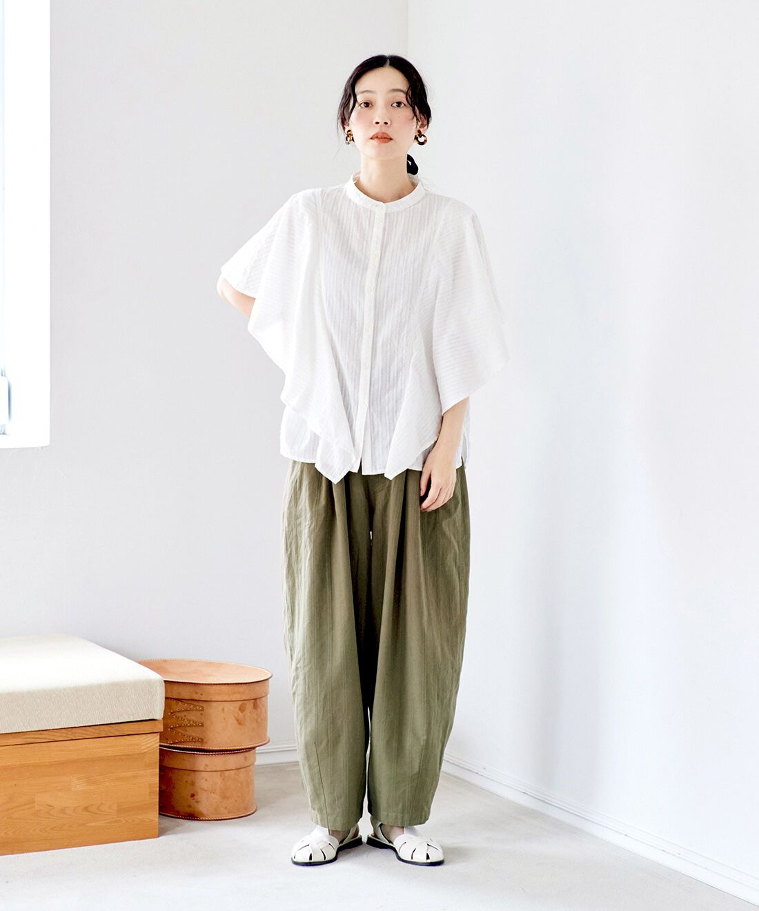 and myera|ドビー織りの白いトップスたちのコーディネート