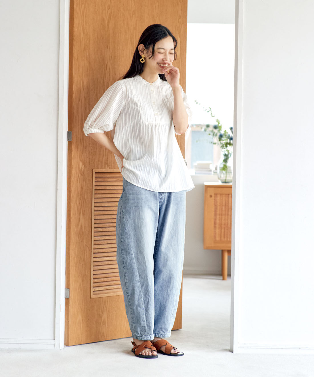 and myera|ドビー織りの白いトップスたちのコーディネート