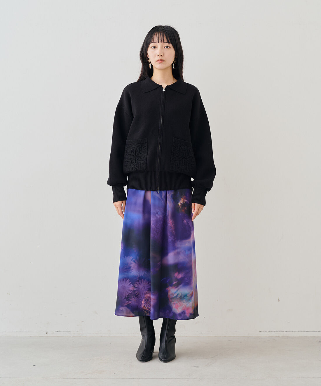 MEDE19F|コットンブレンド ニットジャケットと花プリントとレースのスカートセット〈ブラック＆パープル〉のコーディネート