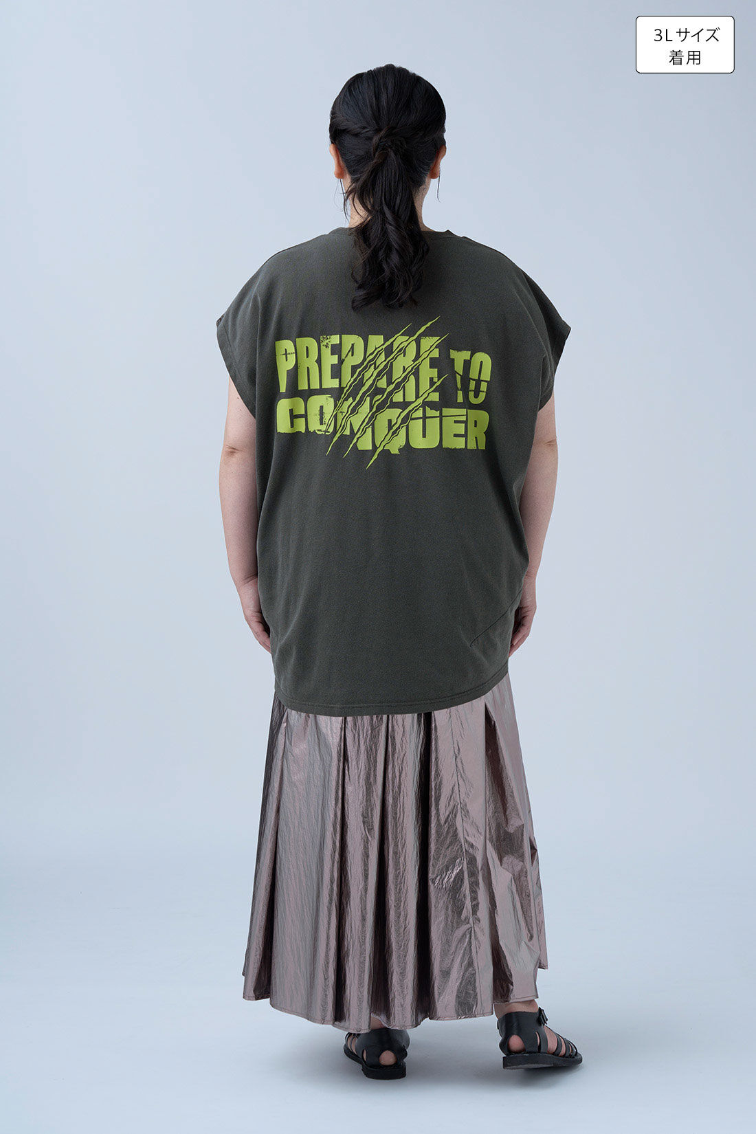 MEDE19F|コーティング素材 ギャザースカートと【Disney】 ノースリーブTシャツの会〈ヴィランズ〉のコーディネート|身長：160cm バスト：113cm ウエスト：90cm ヒップ：115cm 太ももまわり：63cm