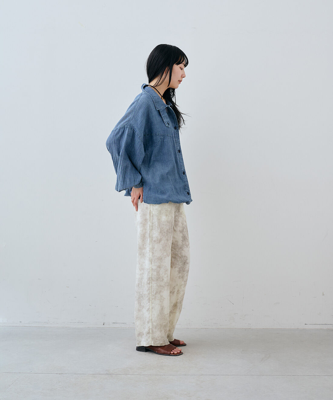 MEDE19F|ヴィンテージハートモチーフベルベットリボンチョーカーとシアーデニムでつくった シャツブルゾン〈ブルー〉のコーディネート|163cm　size：M