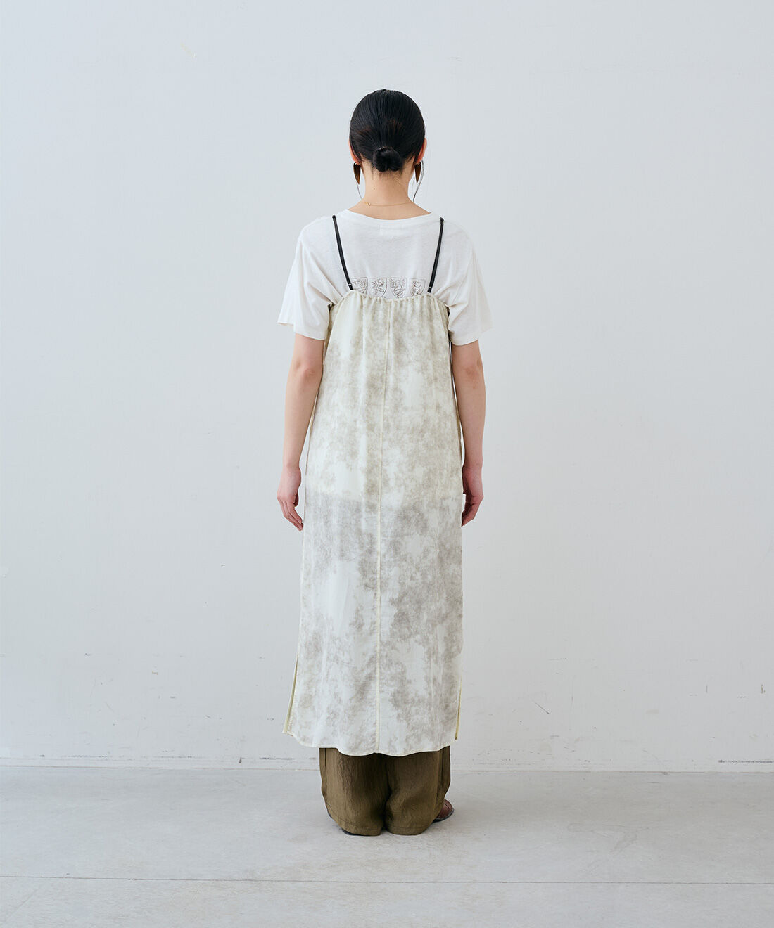 MEDE19F|レース遣いのムラ染め調 プリントキャミ ワンピース〈アイボリー〉のコーディネート|163cm　size：M