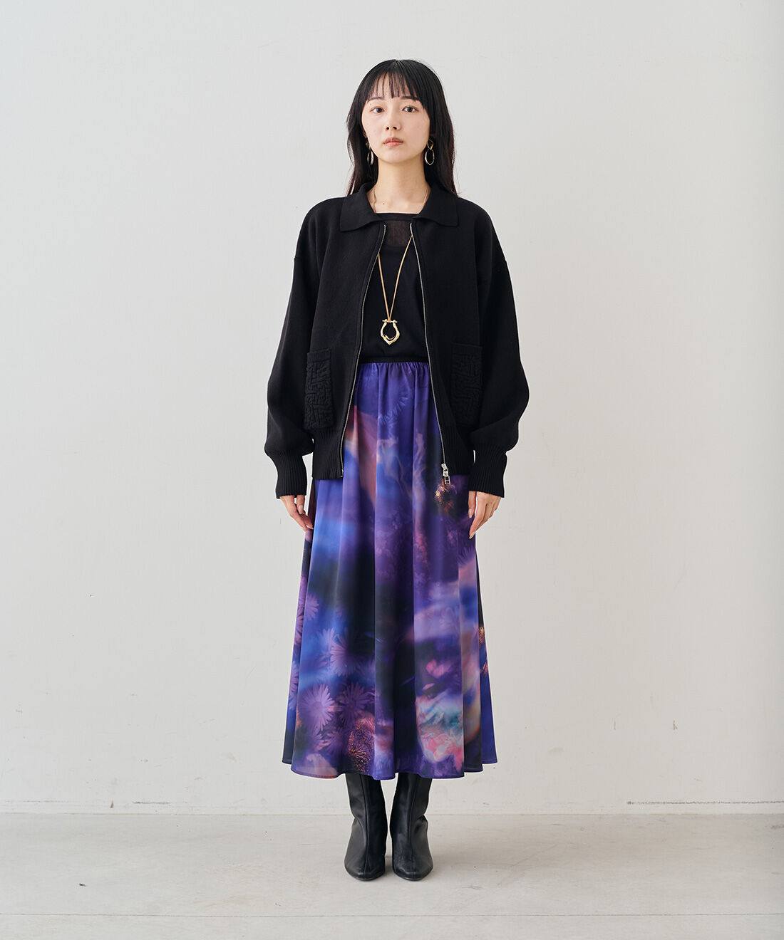 MEDE19F|コットンブレンド ニットジャケットと花プリントとレースのスカートセット〈ブラック＆パープル〉のコーディネート