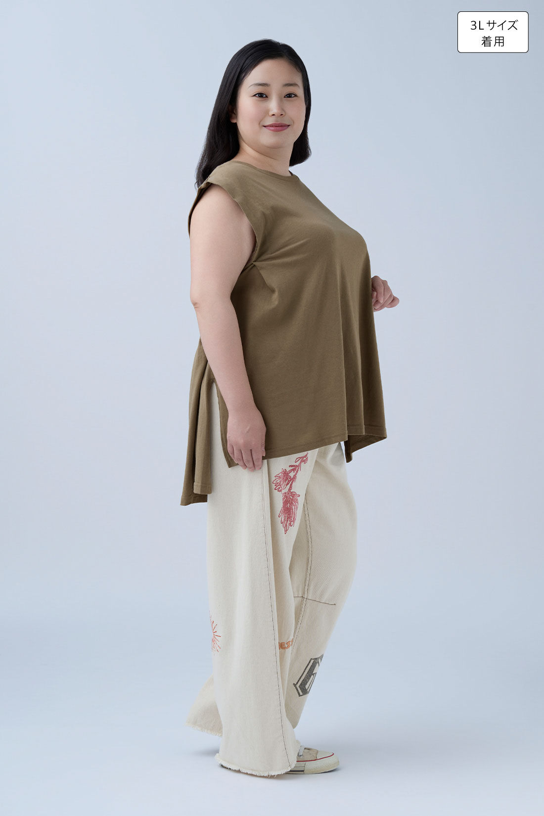 MEDE19F|タック遣い フレンチスリーブコットントップスの会と刺繍とプリント バレルパンツ〈オフホワイト〉のコーディネート|身長：160cm バスト：113cm ウエスト：90cm ヒップ：115cm 太ももまわり：63cm