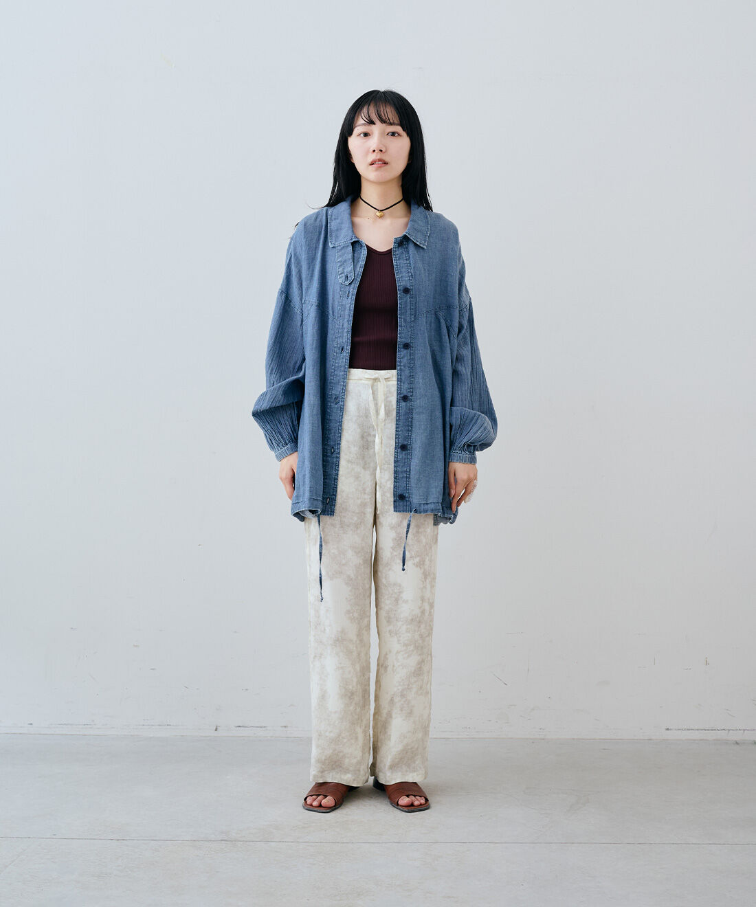 MEDE19F|ヴィンテージハートモチーフベルベットリボンチョーカーとシアーデニムでつくった シャツブルゾン〈ブルー〉のコーディネート|163cm　size：M