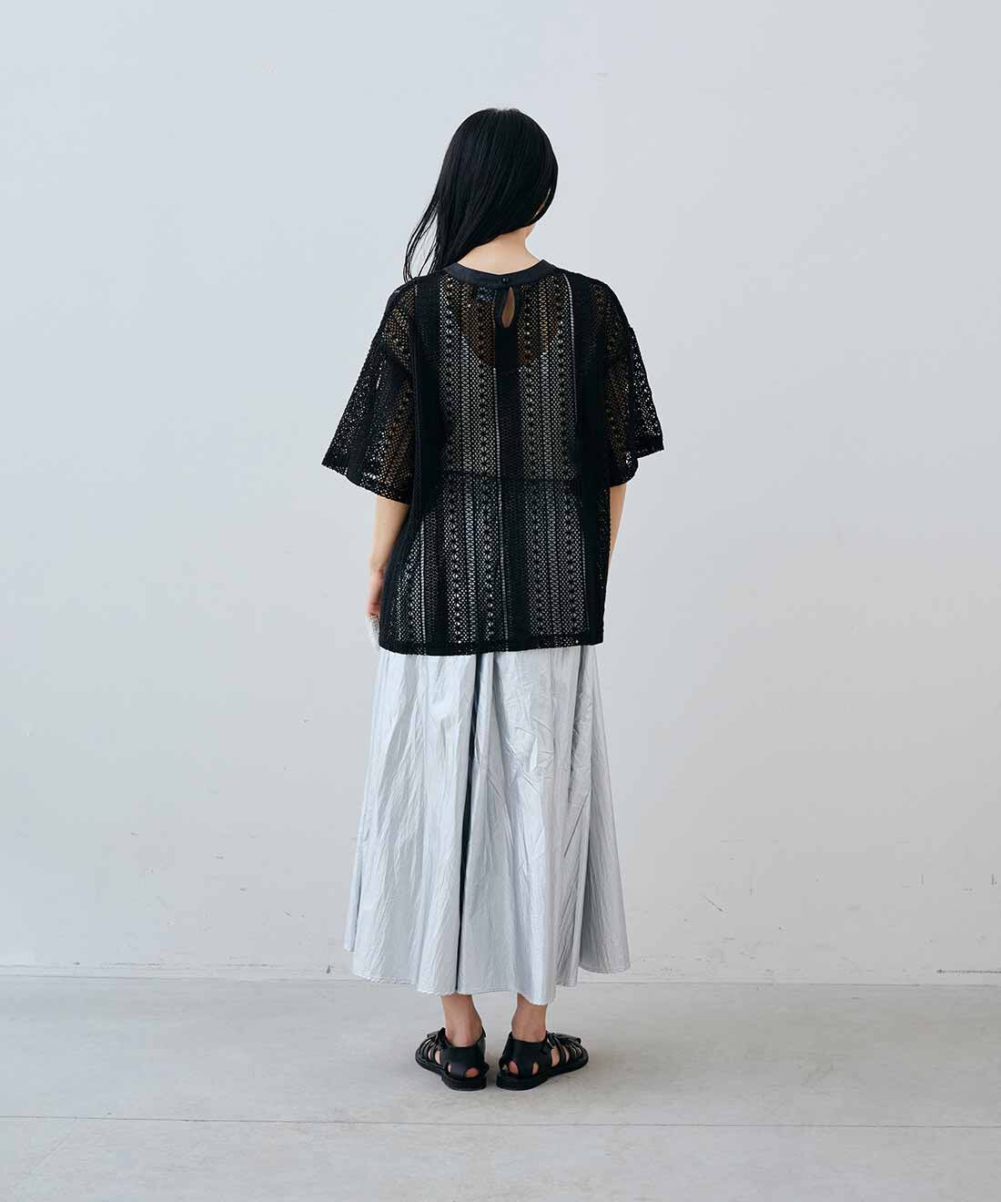 MEDE19F|レースナンバーコラージュトップス　とシルバーコーティング素材のギャザースカートのコーディネート|163cm　size：M