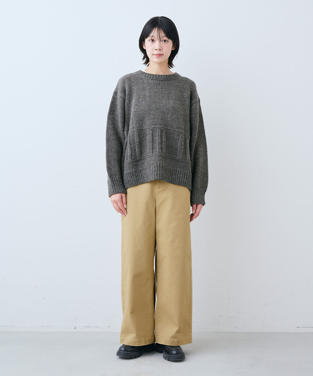 THREE FIFTY STANDARD|THREE FIFTY STANDARD　小谷 実由さんと作った衿付きローゲージニット〈チャコールグレー〉|モデル身長：163cm　着用サイズ：M