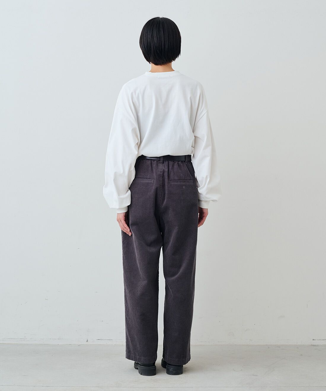 THREE FIFTY STANDARD|小谷実由さんと作ったコーデュロイ ワイドパンツ〈チャコールグレー〉のコーディネート|モデル身長：163cm 着用サイズ：M