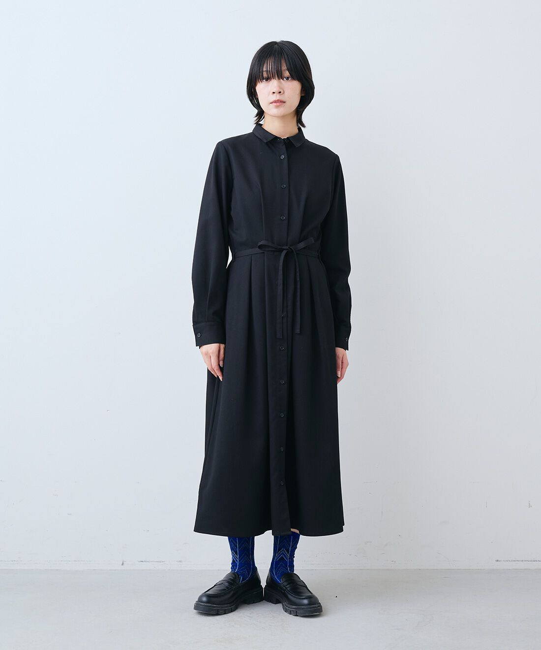 THREE FIFTY STANDARD|ウエストタックのブラック ワンピースのコーディネート