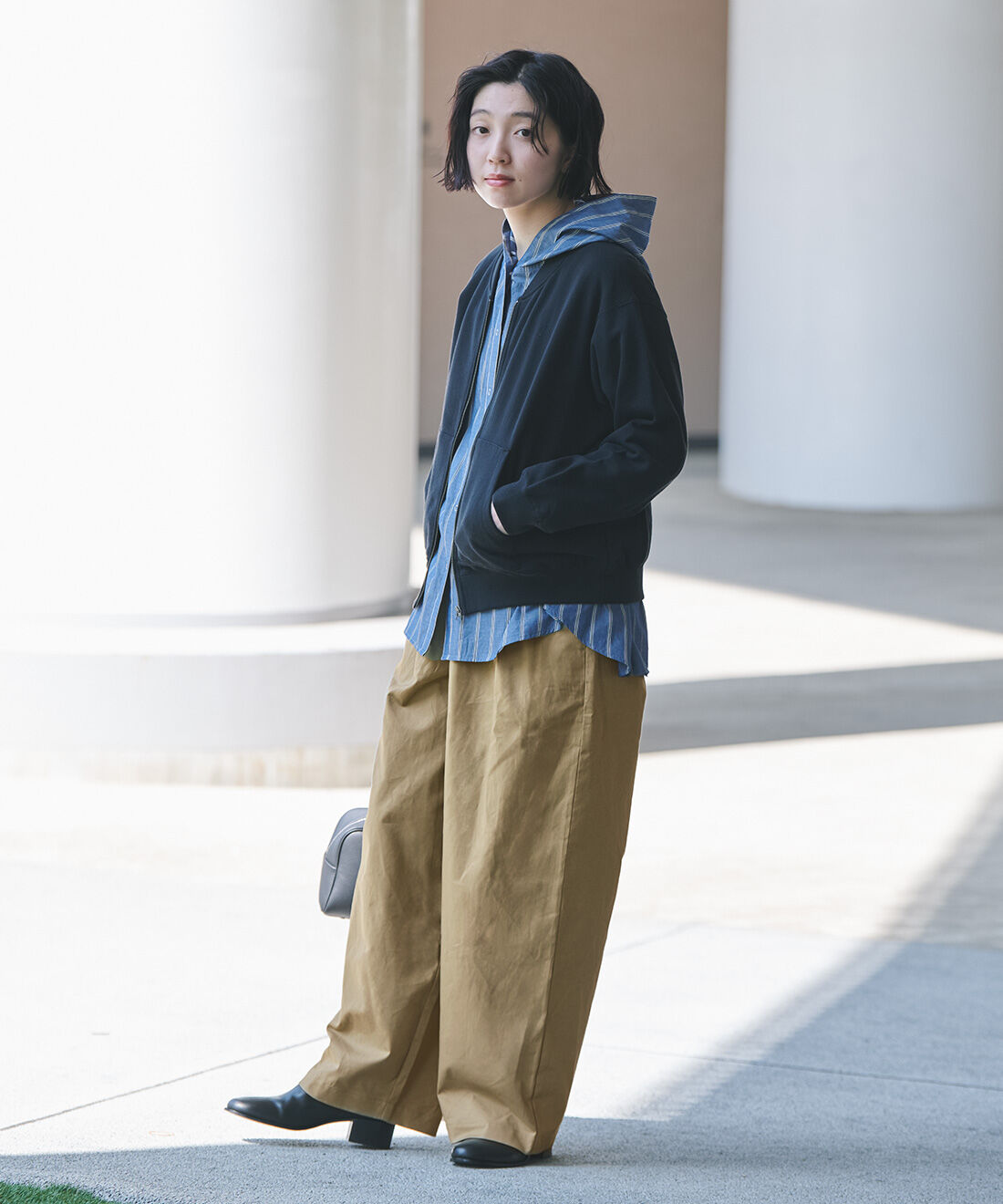 THREE FIFTY STANDARD|ジップアップ スウェット ジャケット〈ネイビー〉とストライプ フーディーシャツ〈ブルー〉のコーディネート