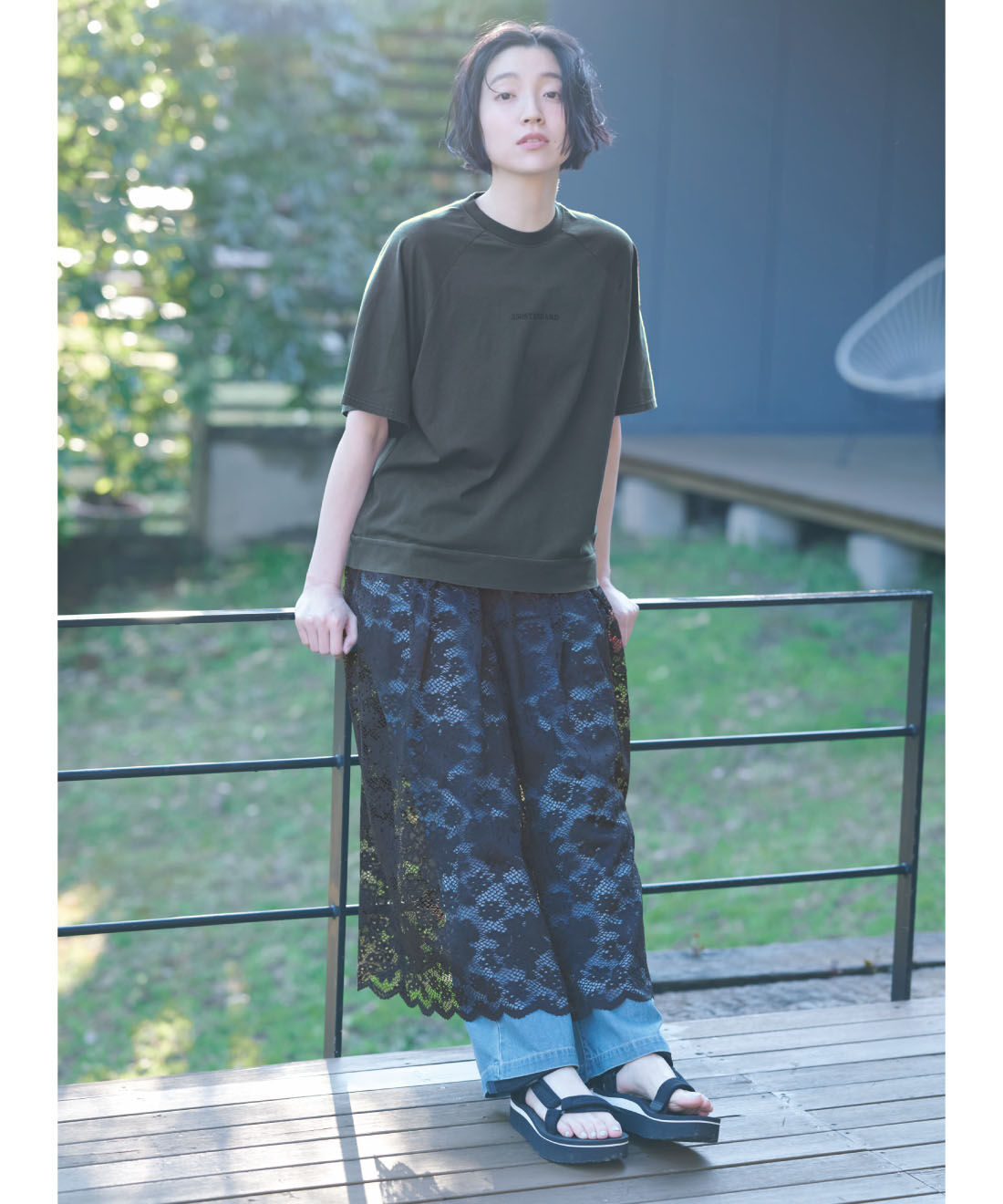 THREE FIFTY STANDARD|ライトデニムのタックワイドパンツのコーディネート