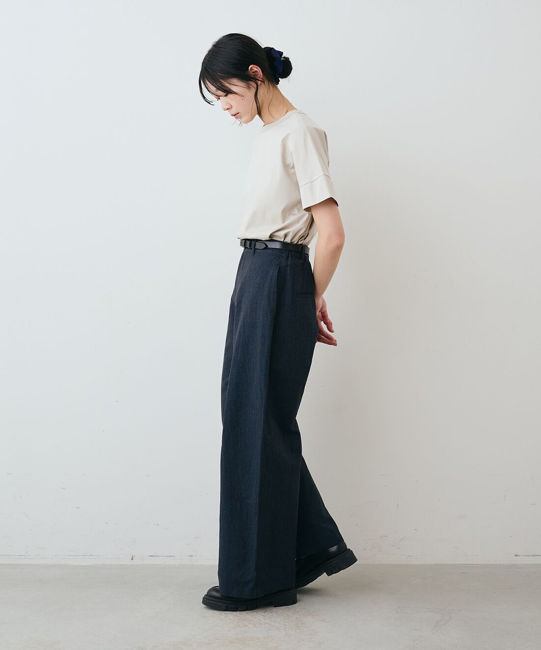 THREE FIFTY STANDARD|小谷実由さん セットアップで使えるチェックパンツ〈ダークチャコール〉のコーディネート