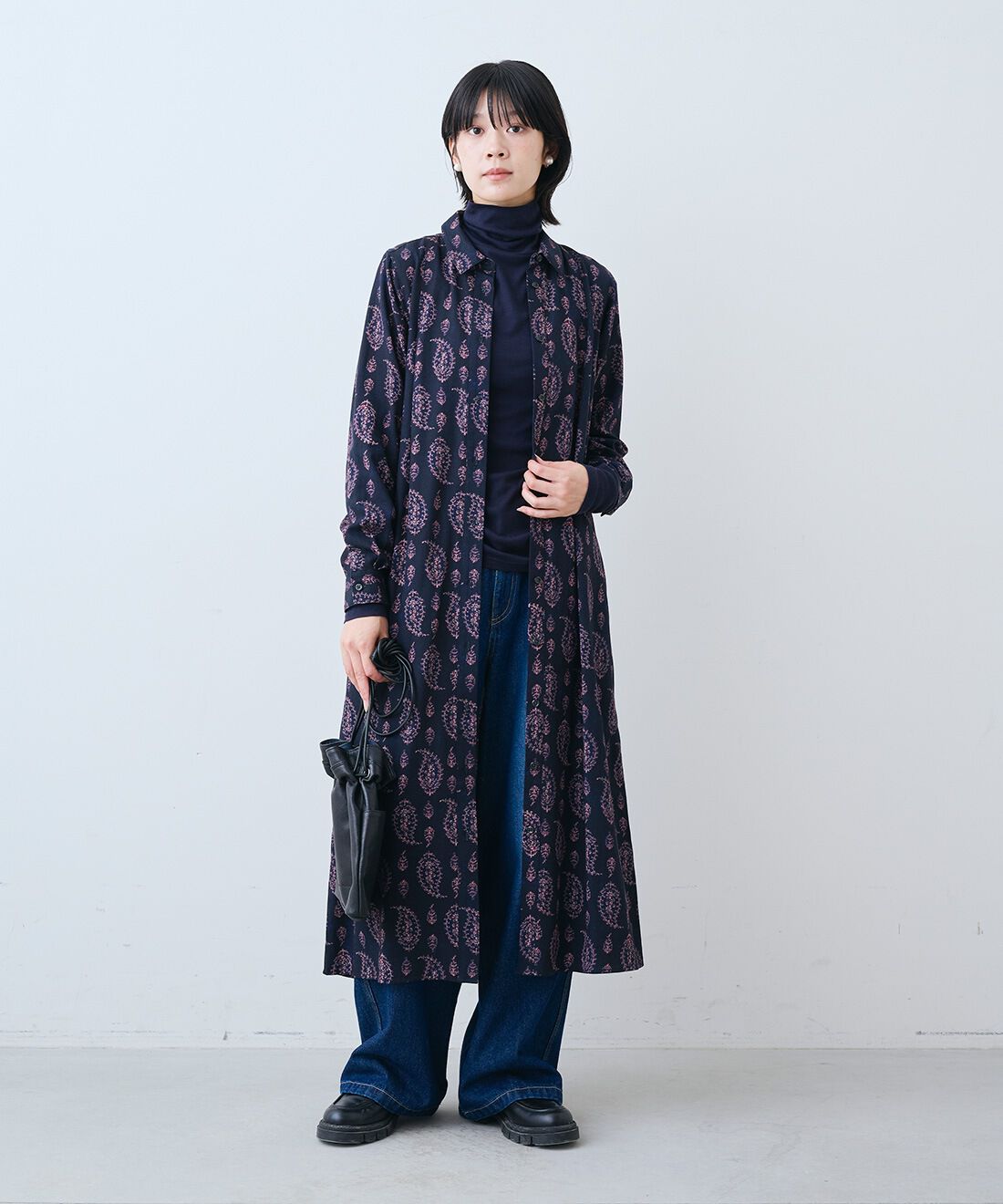 THREE FIFTY STANDARD|ペイズリー柄のプリント ワンピース〈ダークネイビー〉と11.5oz デニムのペインター パンツのコーディネート