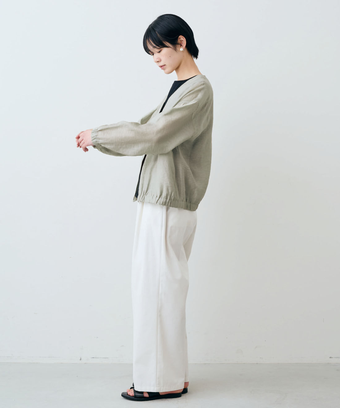 THREE FIFTY STANDARD|カジュアルすぎないチノパンツ〈アイボリー〉のコーディネート