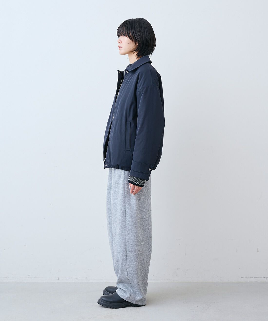 THREE FIFTY STANDARD|裏サーモライトキルトのブルゾン〈ネイビー〉と裏起毛のあったかカットソー カーブパンツのコーディネート