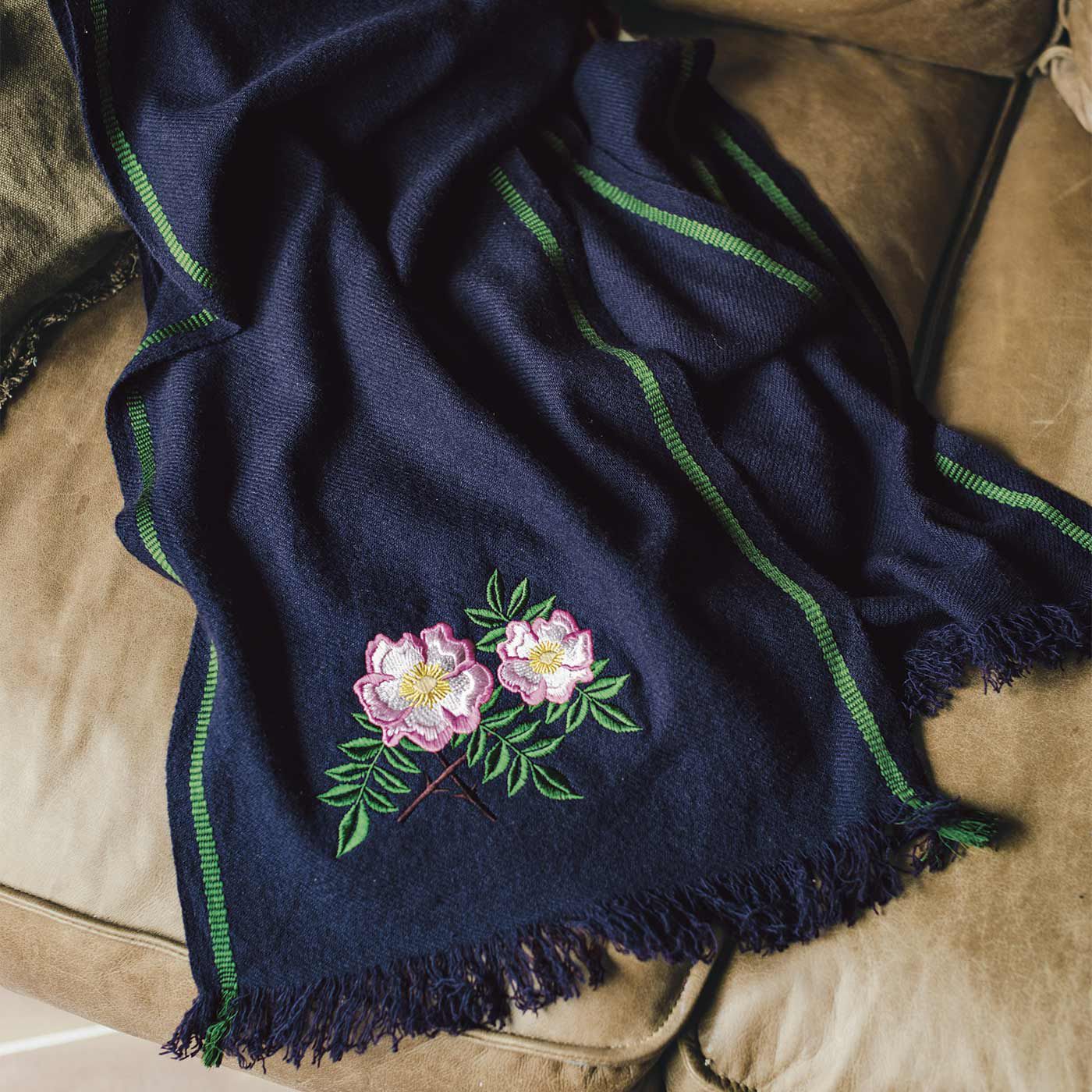 el:ment | 絶滅危惧植物刺繍入り ヤクウールストール