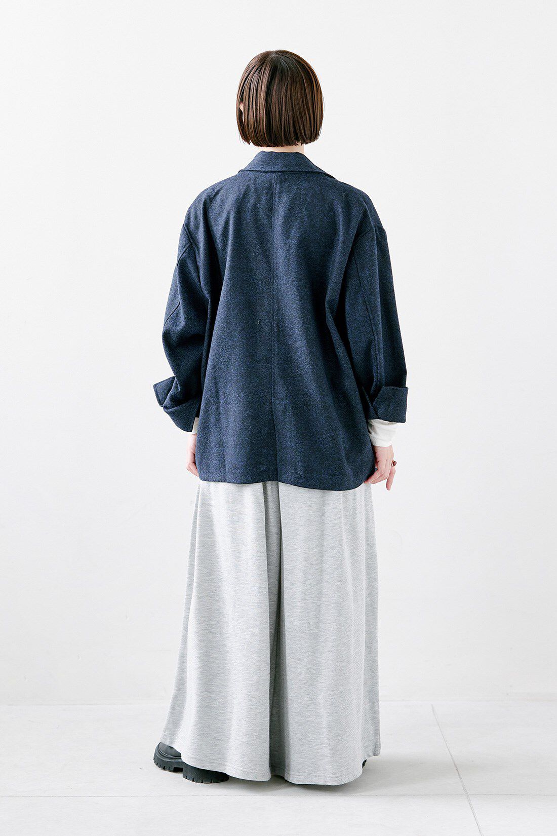 MEDE19F|シアークルーネックロングＴシャツ　ＴＦＳとミニ裏毛 ボリューム スウェット スカンツ〈杢グレー〉のコーディネート|【着用サイズ】ジャケット：MP　トップス：M　パンツ：SP