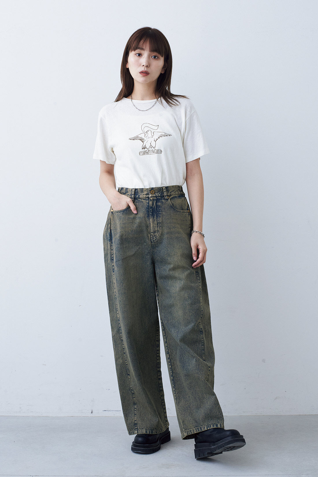 フェリシモファッションニュース|サイドタックデニムパンツ〈ヴィンテージブルー〉|モデル身長：168cm　Mサイズ着用