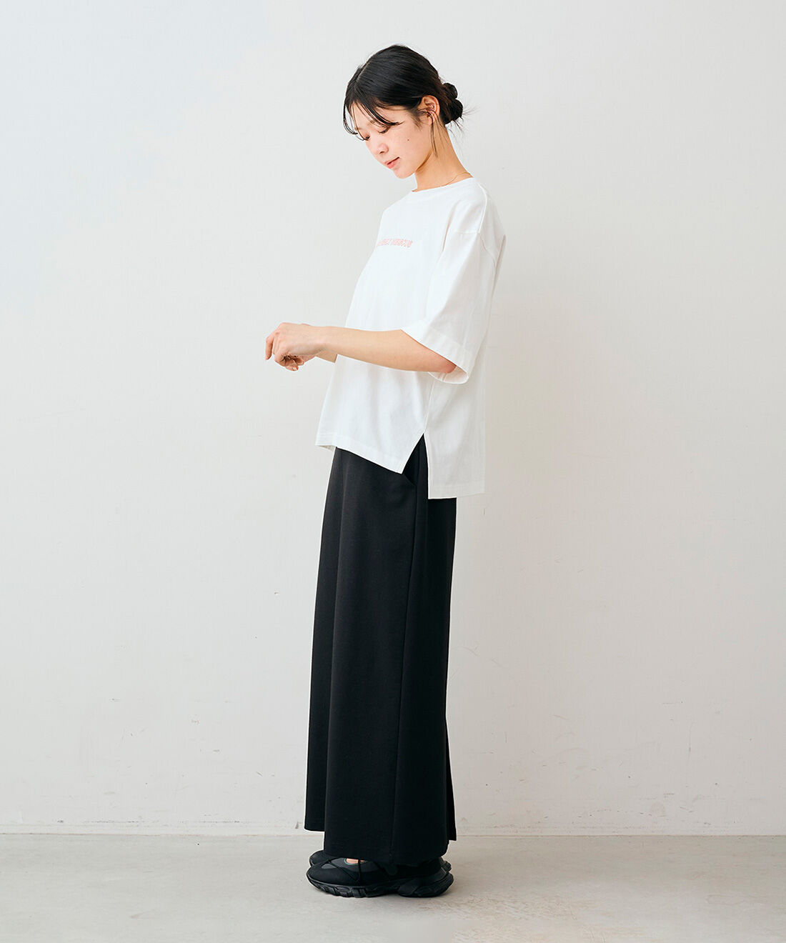 Live in  comfort|リブ イン コンフォート&times;500色の色えんぴつコラボ トルコオーガニックコットン五分袖Tシャツ|モデル身長：163cm　着用サイズ：M