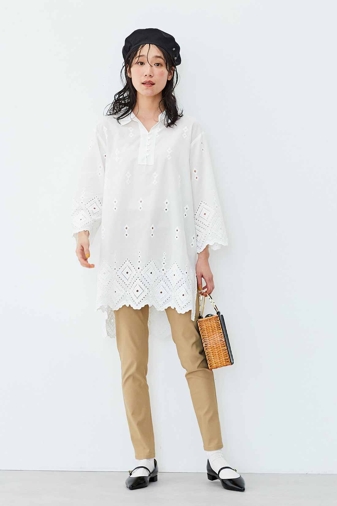 Live in  comfort|リブ イン コンフォート　贅沢（ぜいたく）刺しゅうたっぷりで心躍る スカラップレースチュニック〈ホワイト〉