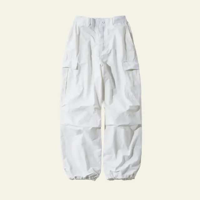 THREE FIFTY STANDARD 接触冷感生地のカーゴパンツ〈オフホワイト〉