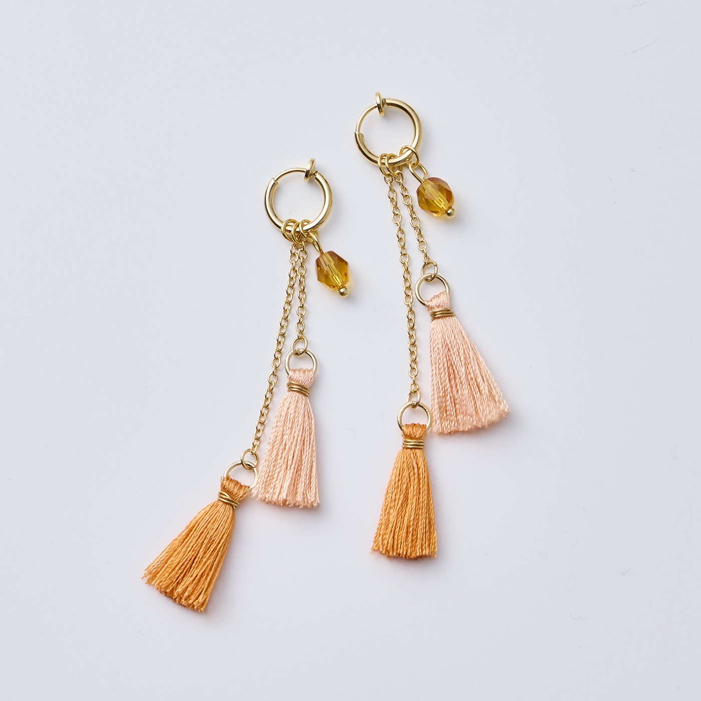フェリシモギフトショップ|京都西陣の糸で作ったタッセルイヤアクセ〈橙〉